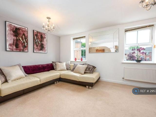 4 bedroom semi detached house to rent