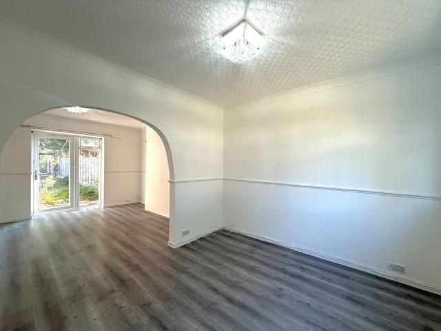 4 bedroom semi detached house to rent