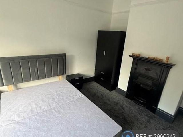 4 bedroom semi detached house to rent