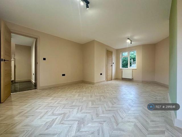 4 bedroom semi detached house to rent