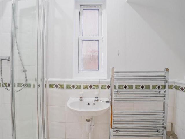 4 bedroom semi detached house to rent