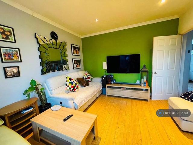 4 bedroom semi detached house to rent