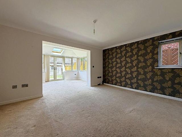 4 bedroom semi detached house to rent