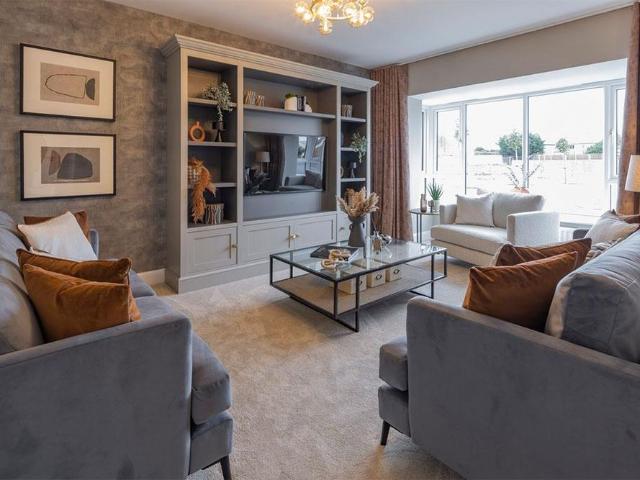 4 bedroom semi detached house to rent