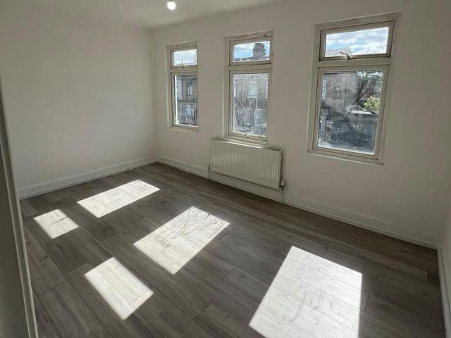 4 bedroom semi detached house to rent