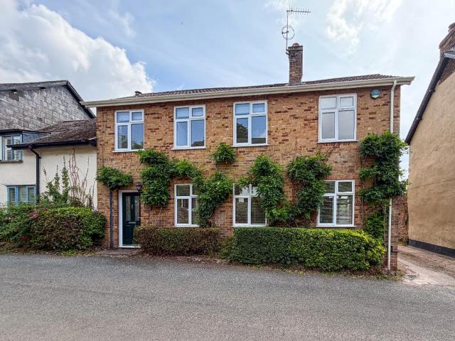 4 bedroom semi detached house to rent