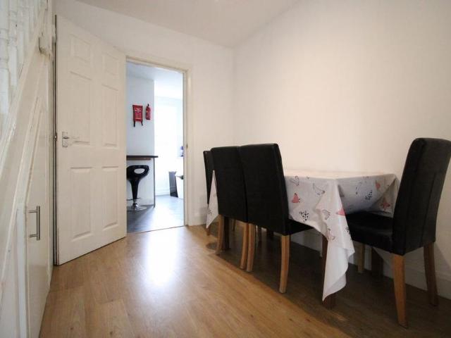 4 bedroom semi detached house to rent