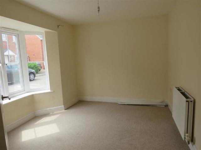 4 bedroom semi detached house to rent