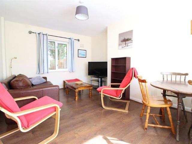 4 bedroom semi detached house to rent