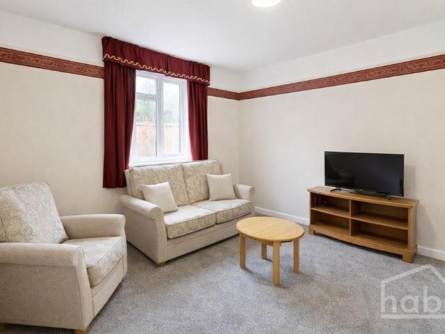 4 bedroom semi detached house to rent