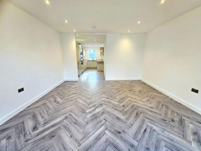 4 bedroom semi detached house to rent