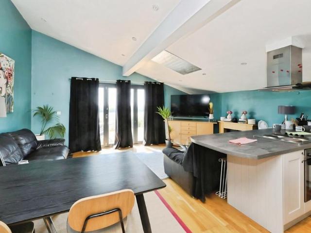 4 bedroom semi detached house to rent