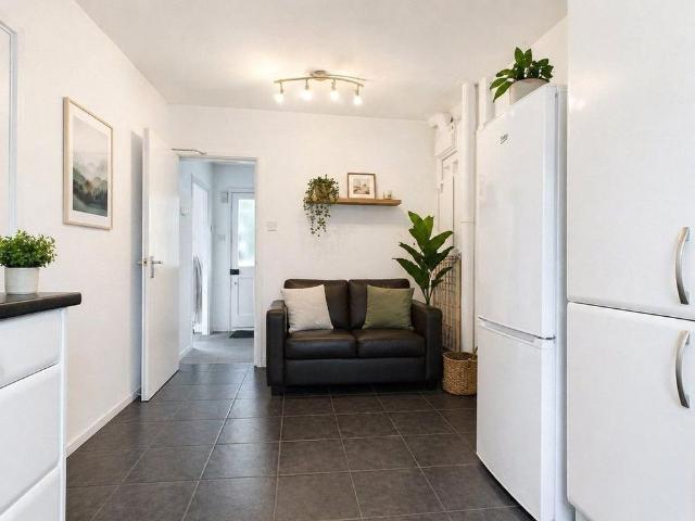 4 bedroom semi detached house to rent