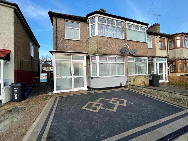 4 bedroom semi detached house to rent