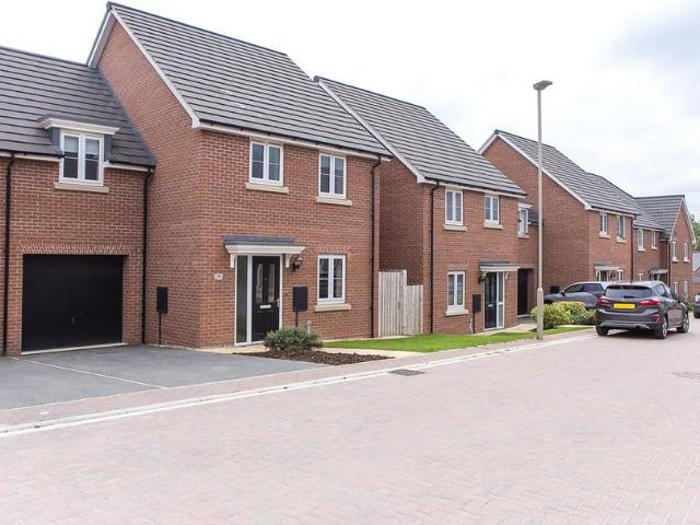 4 bedroom semi detached house to rent