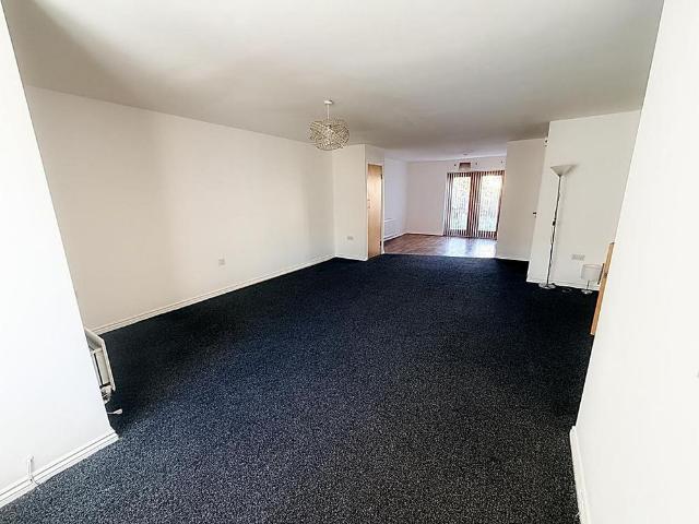 4 bedroom semi detached house to rent