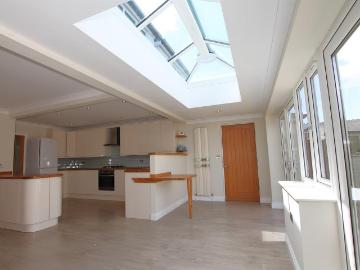 4 bedroom semi detached house to rent
