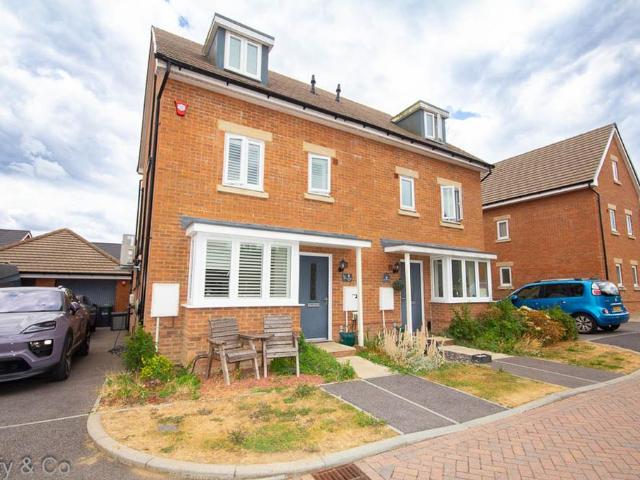 4 bedroom semi detached house to rent
