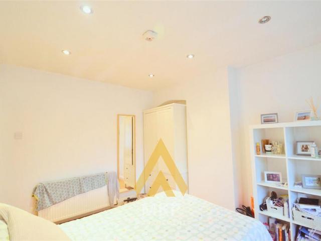 4 bedroom semi detached house to rent