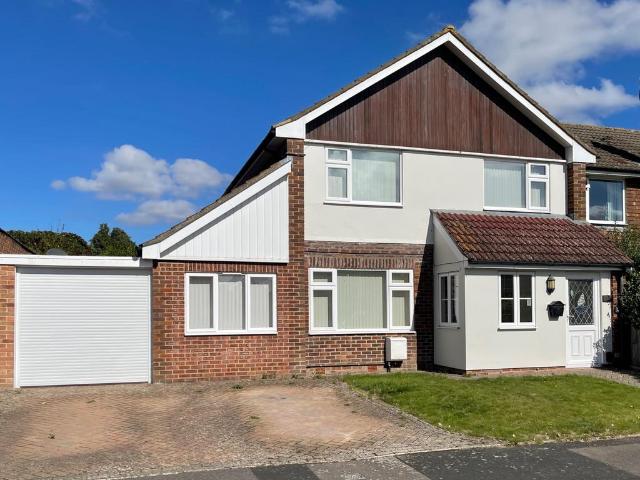 4 bedroom semi detached house to rent