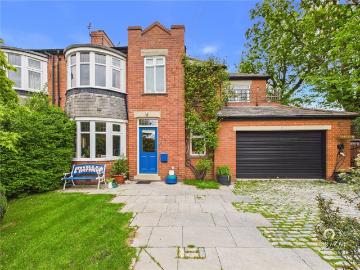 4 bedroom semi detached house to rent