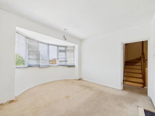 4 bedroom semi detached house to rent