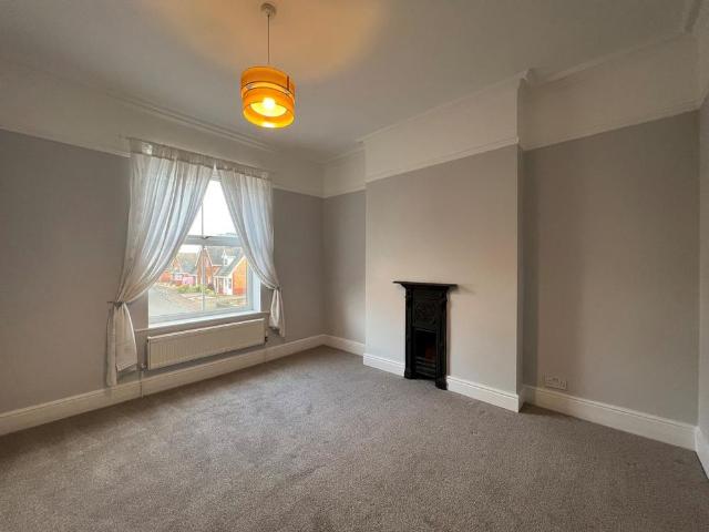 4 bedroom semi detached house to rent