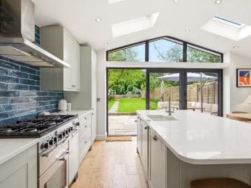 4 bedroom semi detached house to rent