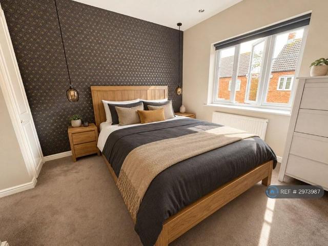 4 bedroom semi detached house to rent