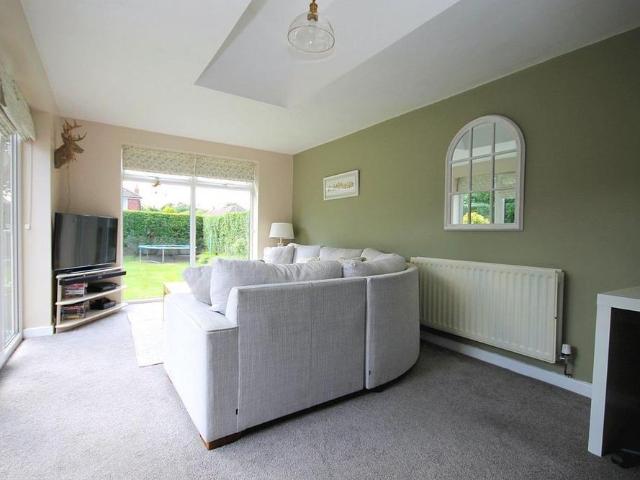 4 bedroom semi detached house to rent