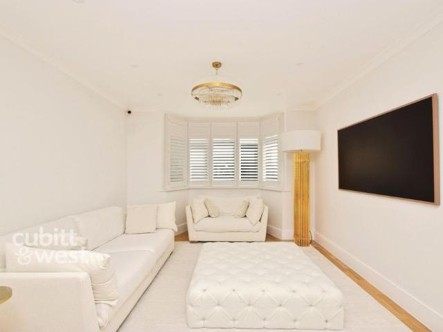 4 bedroom semi detached house to rent