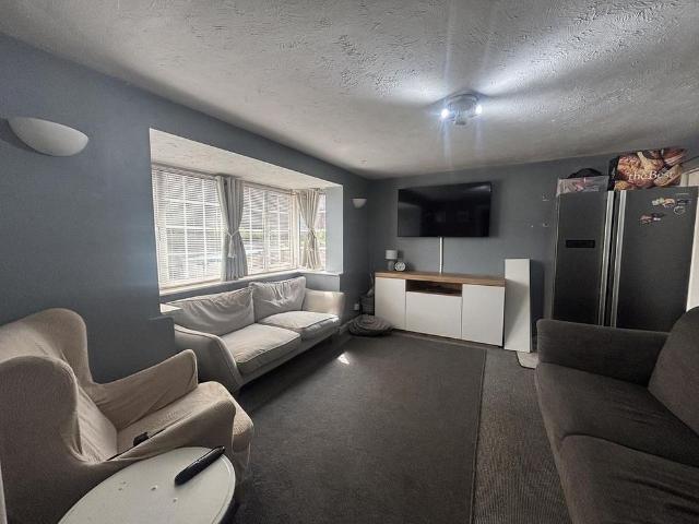 4 bedroom semi detached house to rent