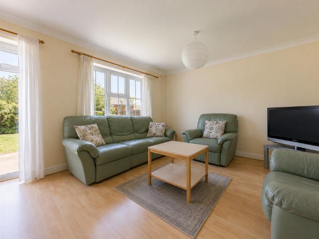 4 bedroom semi detached house to rent