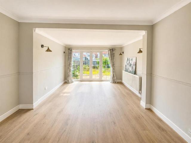 4 bedroom semi detached house to rent