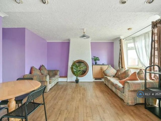 4 bedroom semi detached house to rent