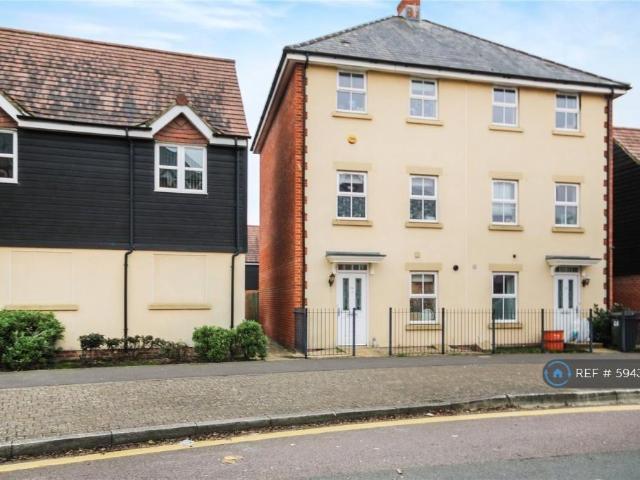 4 bedroom semi detached house to rent