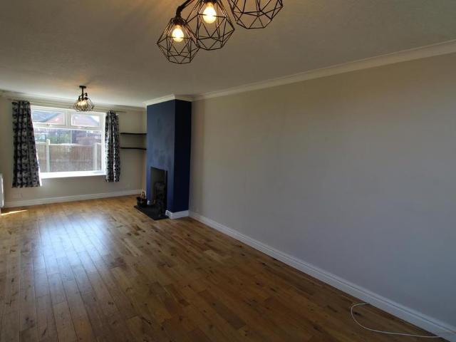 4 bedroom semi detached house to rent