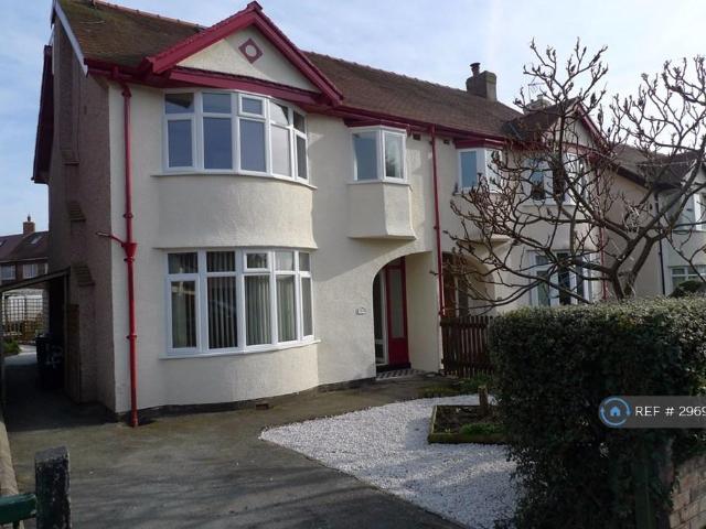 4 bedroom semi detached house to rent