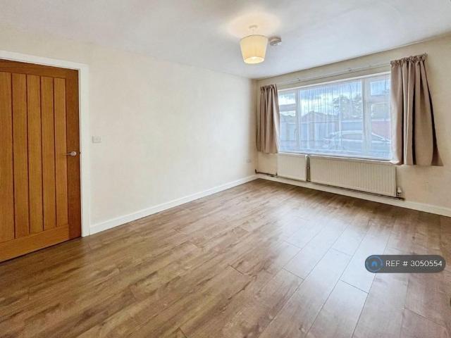 4 bedroom semi detached house to rent