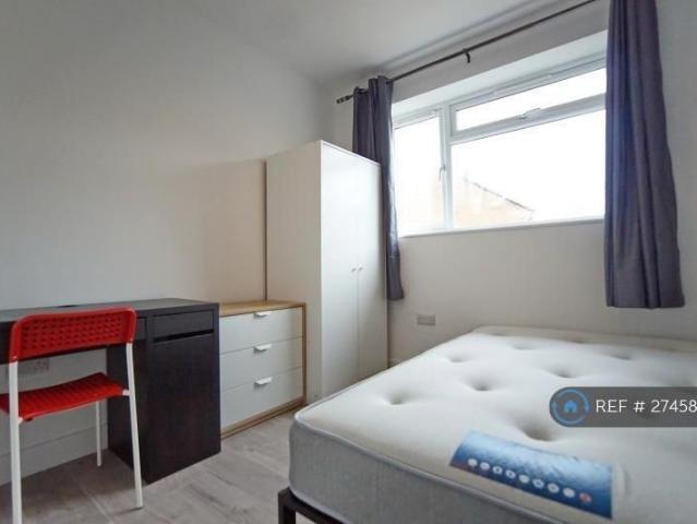 4 bedroom semi detached house to rent