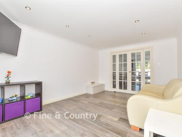 4 bedroom semi detached house to rent