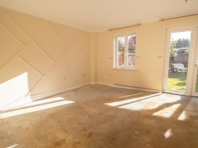4 bedroom semi detached house to rent