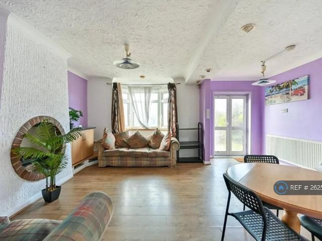 4 bedroom semi detached house to rent