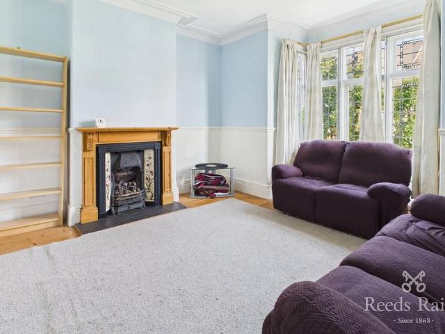 4 bedroom semi detached house to rent