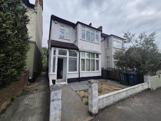 4 bedroom semi detached house to rent