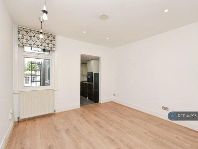 4 bedroom semi detached house to rent
