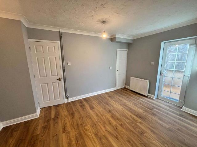 4 bedroom semi detached house to rent