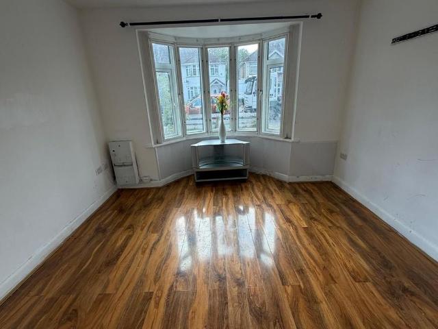 4 bedroom semi detached house to rent
