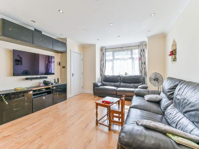 4 bedroom semi detached house to rent
