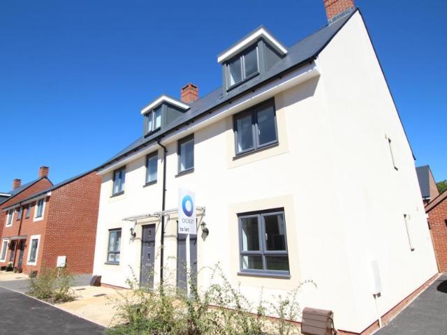 4 bedroom semi detached house to rent